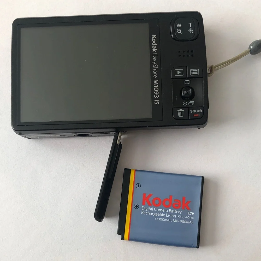 Broken Kodak Easyshare M1033 10MP Digital Camera, For Part